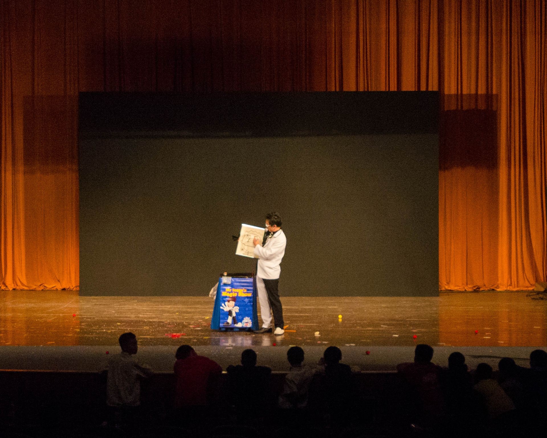 Mr Bottle sharing and performing his magic in hangzhou